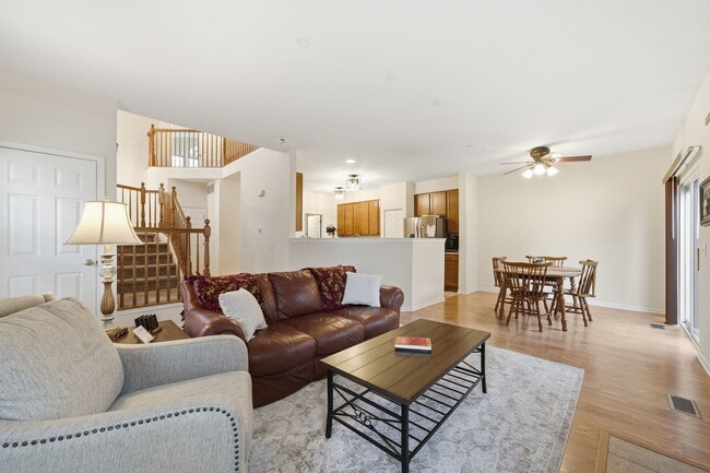 Building Photo - 1836 Candlelight Cir