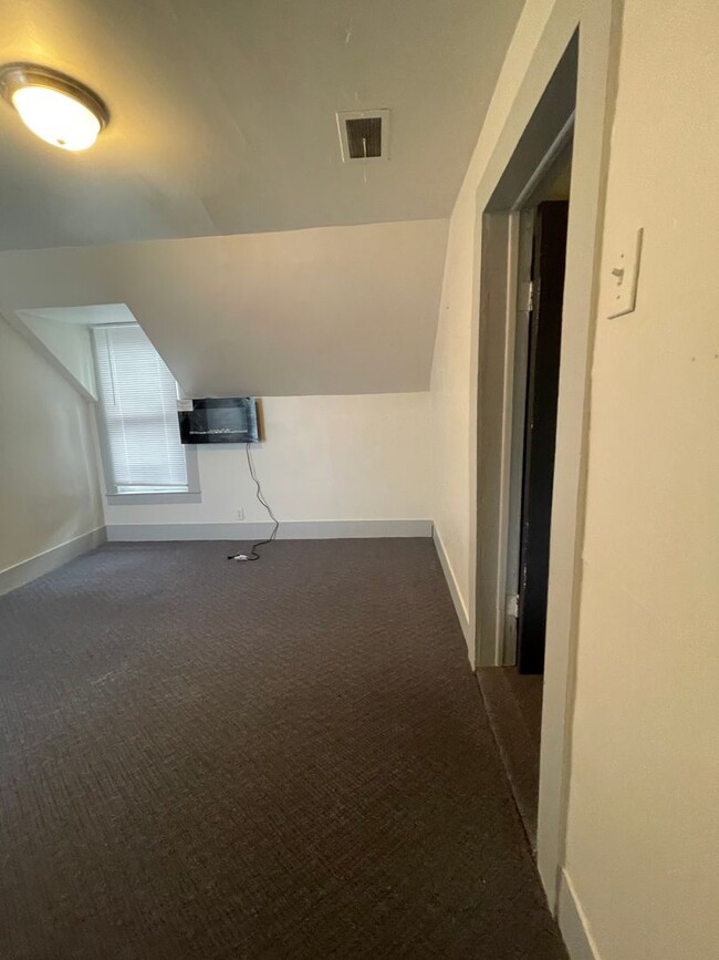 Building Photo - Cute 1 bedroom, 1 bathroom downtown Pullman!