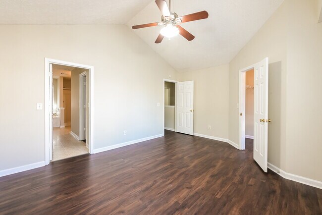 Building Photo - 86 Springbottom Dr SE