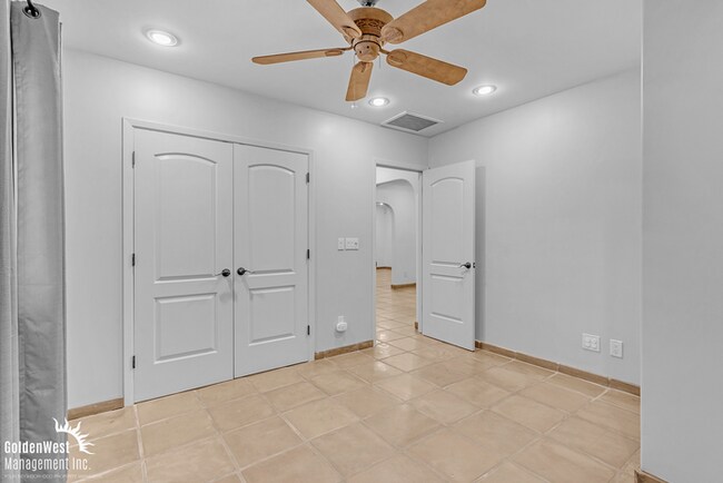 Building Photo - Charming 3Bdm 2Ba Home with Gated Entry an...