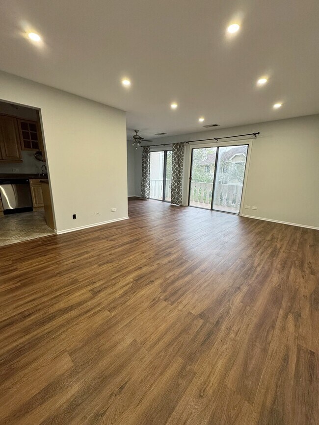 Building Photo - 576 Greystone Ln
