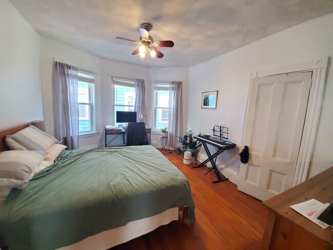 Building Photo - 72 Marshall St