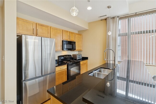 Building Photo - 55 E College St