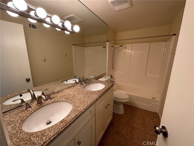 Building Photo - 1155 Currier Ave