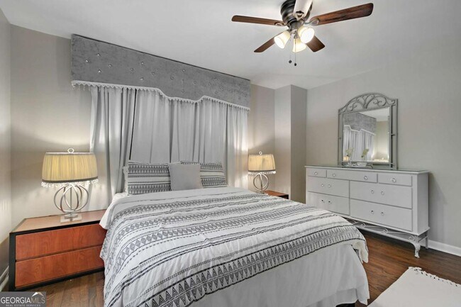 Building Photo - 1025 Hilburn Dr SE