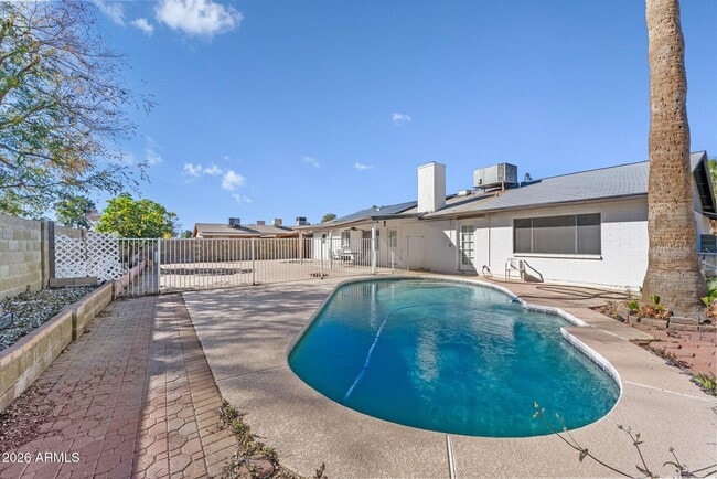 Building Photo - 5203 W Laurie Ln