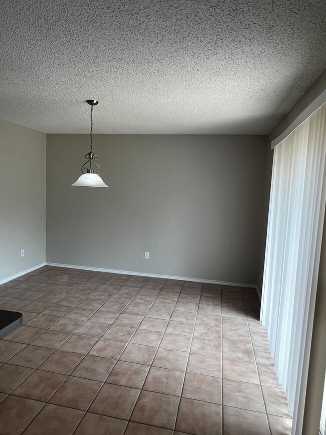 Building Photo - 1601 Hedgewood Trail