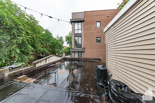 Building Photo - 700 N Noble St