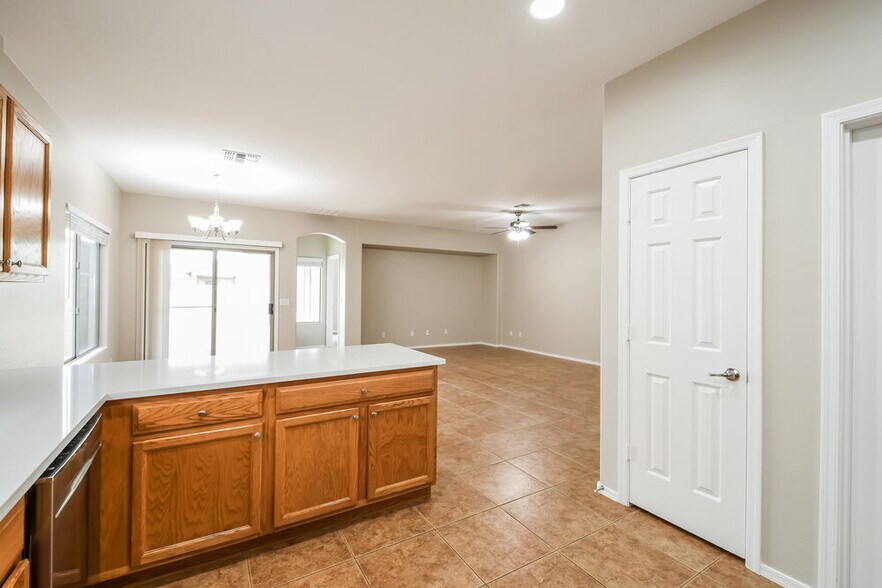 Building Photo - 41915 N 46th Dr