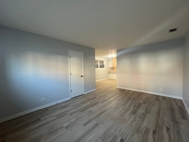 Building Photo - 449 W 37th St