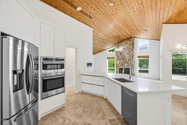 Building Photo - 4720 NW 28th Ave