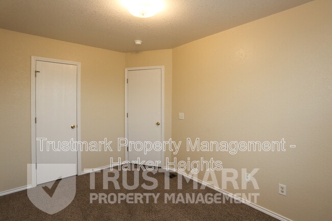 Building Photo - 4005 Madison Dr