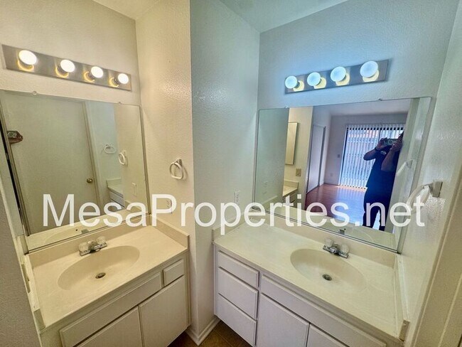 Building Photo - 1423 Willow Tree Ln