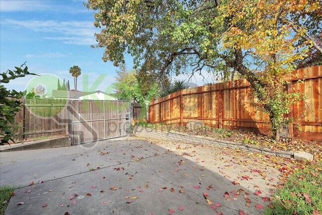 Building Photo - 5631 Mt Everest Ct