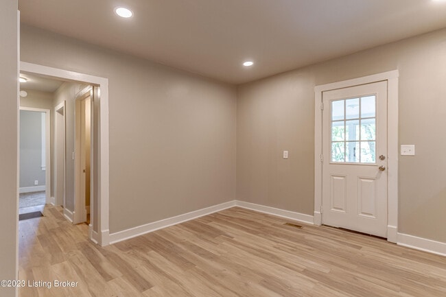 Building Photo - 1886 S Bardstown Rd