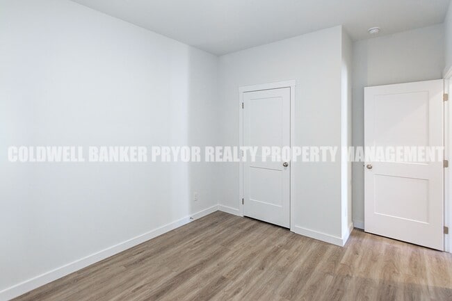 Building Photo - 7492 Bendire Lp