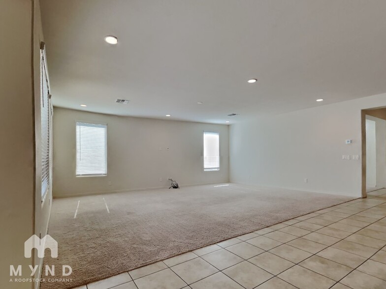 Building Photo - 8756 W Rancho Dr
