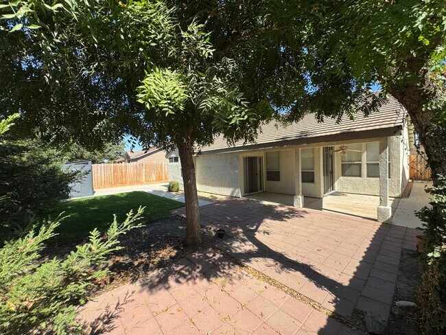 Building Photo - 1337 E Sunnyside Ave