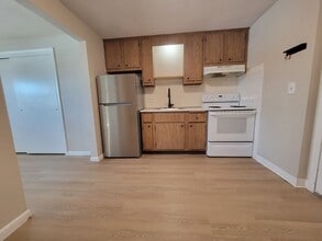 Building Photo - 83 Pleasant St