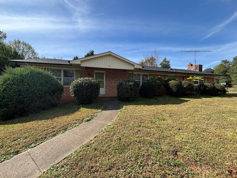 Building Photo - 1600 New Eastwood Cir