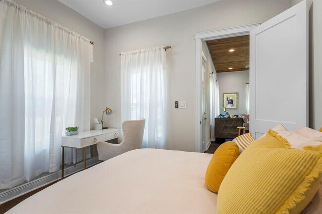 Building Photo - 1003 Romeria Dr