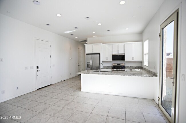 Building Photo - 4623 S 111th Dr