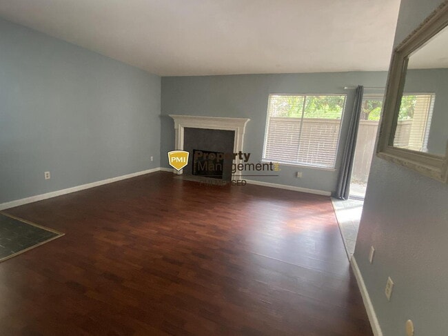 Building Photo - Coming Soon! 2 Bedroom Condo in Gated Community!