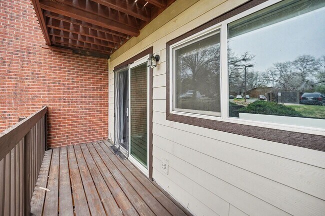 Building Photo - Spacious 1 Bed 1 Bath in the heart of Aurora!