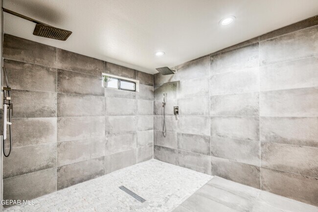 Building Photo - 5733 Saplinas Rd