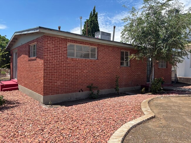 Building Photo - 1100 Upson Dr