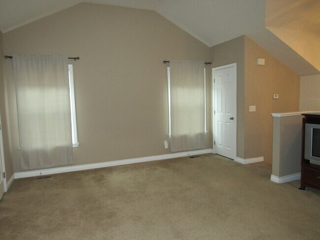 Building Photo - Rare Bradburn Single Family home including Carriage house