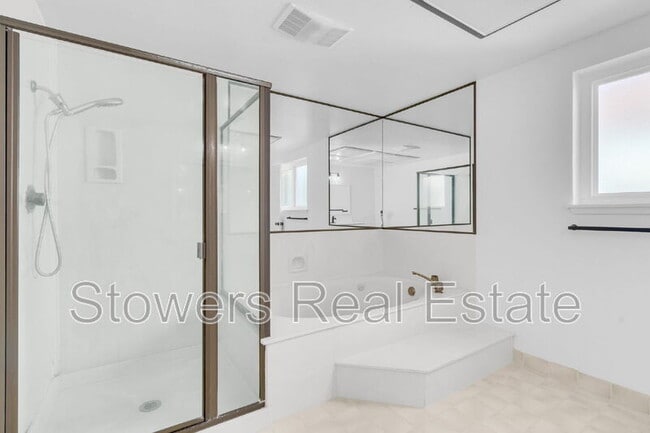 Building Photo - 2940 Sombrero Cir