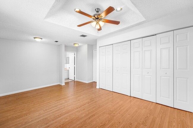 Building Photo - 3256 Commodore Ct