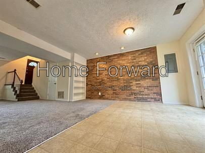 Building Photo - 1359 Dix Dr