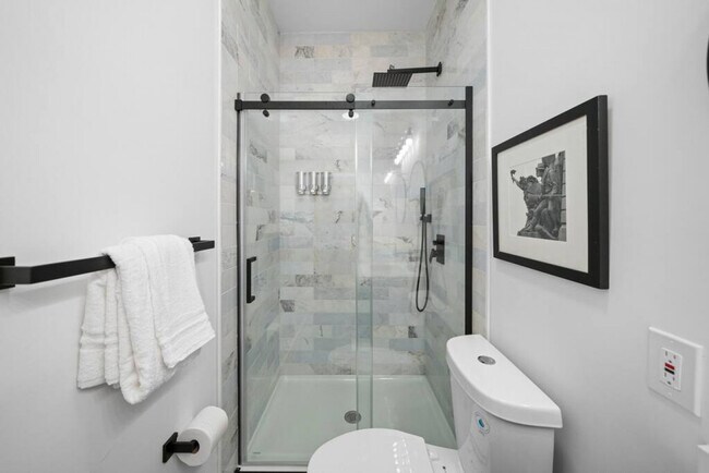 Building Photo - 704 Wayne St