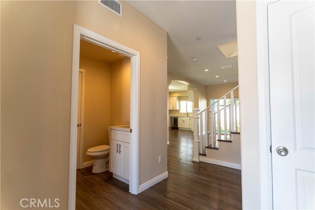 Building Photo - 9246 Cedros Ave