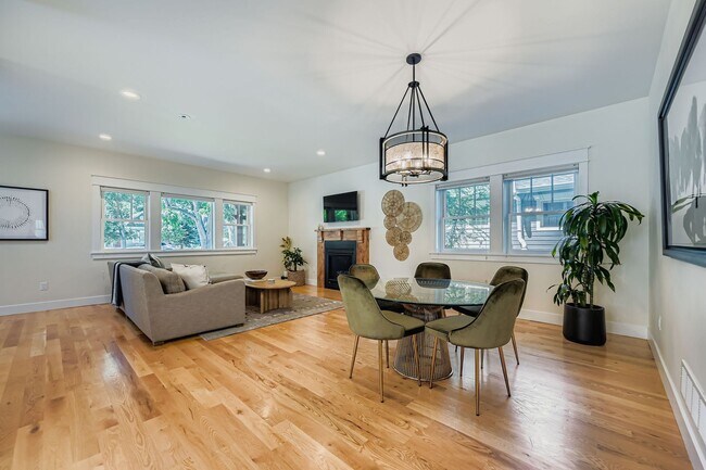 Building Photo - Idyllic Downtown Longmont 5-BDR Retreat