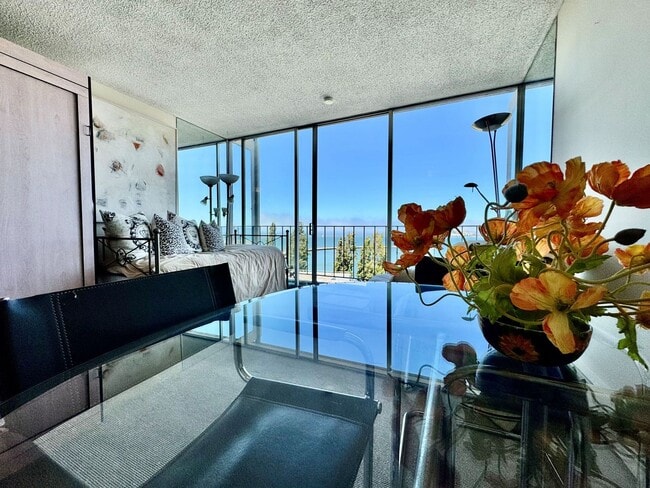 Building Photo - Million-Dollar Views, Starter Price!