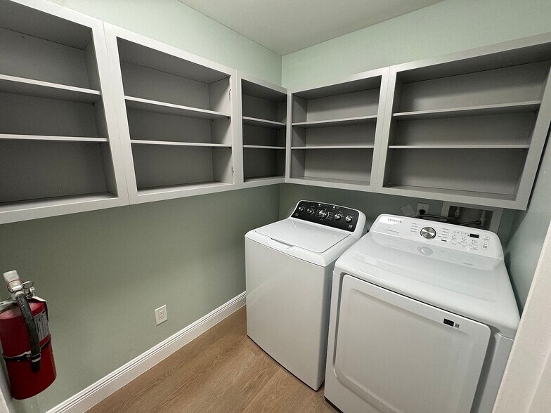 Building Photo - 470 S Pin Oak Pl