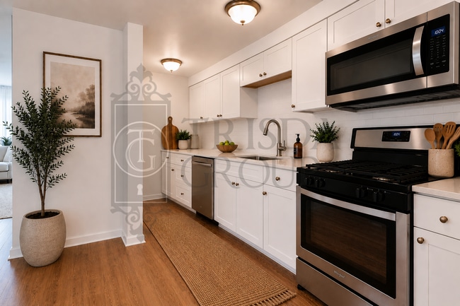 Building Photo - Avail Sept 1st: 2BR Apt in Crafton, 1 Off Street Parking, AC, W/D included, Quartz Countertops, D...