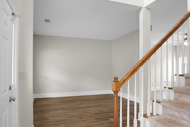 Building Photo - Gorgeous, 2 story, 4 BR, 2.5 BA Home with Fenced Yard near Magnolia Gardens