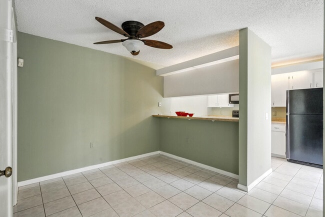 Building Photo - 622 6th Way