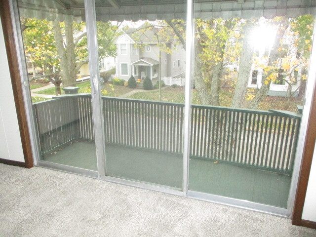 Patio door to balcony - 1107 State St