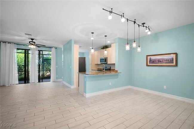 Building Photo - 15820 Portofino Springs Blvd