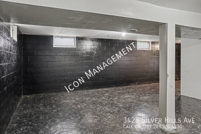 Building Photo - 3428 Silver Hills Ave