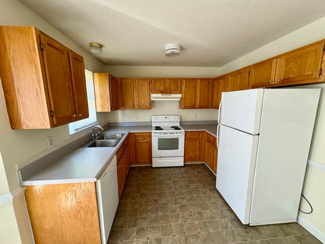 Building Photo - 1033 Holly Point Dr