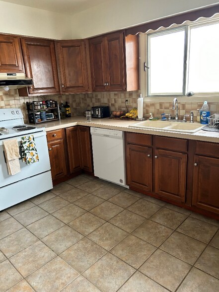 Building Photo - 1404 Shamrock St