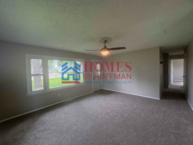 Building Photo - Three Bedroom | 1.5 Bathroom | Garage | Ne...