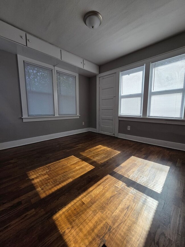 Building Photo - 938 S Hiram St