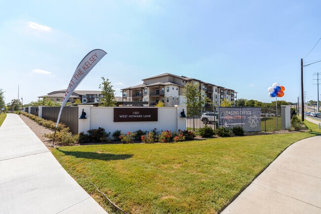 Building Photo - 1501 W Howard Ln